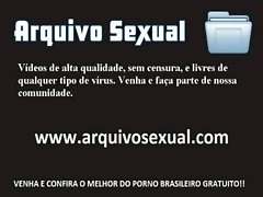 Safada levanta a perninha e libera a buceta 2 - www.arquivosexual.com