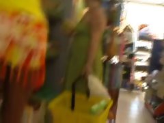 upskirt_in_supermarket_no_panties /bajofalda y sin chones de compras
