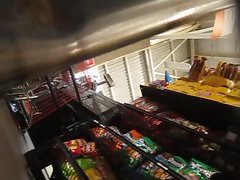 debajo de su falda y su linda nalguitas