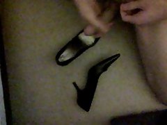 Masturbating and cumming on high heels 8