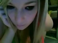 cool blondie sizzling teen fingering her dripping muff