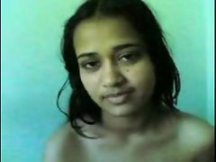 Luscious northindian gets nude and exposes to bf