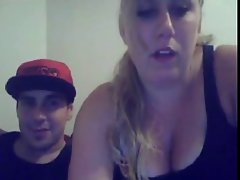 Blond girlie displays her hooters (Chatroulette)