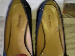 Cumshot in flat shoes (ballerinas)