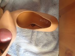 Partners High Heels Cumshot (dirty talk in background)