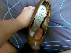 Plaing with neighbor's leopard high heel(no cum)