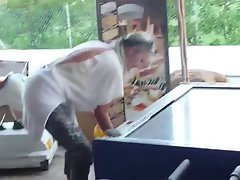 Braless Airhockey