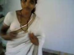 Attractive Sensual indian mummy looks so alluring