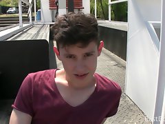 19yo Stunning Fellow - OUTDOOR WEBCAM