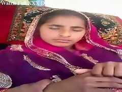 Pakistani hijab Lassie Shagufta 20 Year Aged Sex Scandal