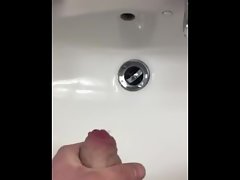 Jay squirts in a public sink
