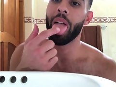 Pablo Hernandez Bathroom Cum