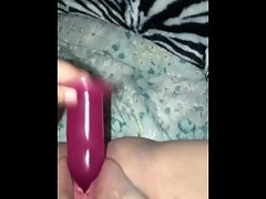 Young teen makes herself cum