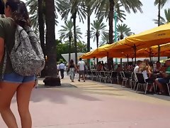 Candid voyeur thick ass teen in booty shorts shopping