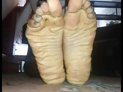transvestite dark-hued feet